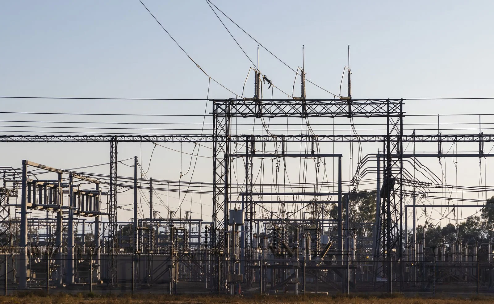 Subestación eléctrica de alta tensión que alimenta las redes de distribución en media tensión
